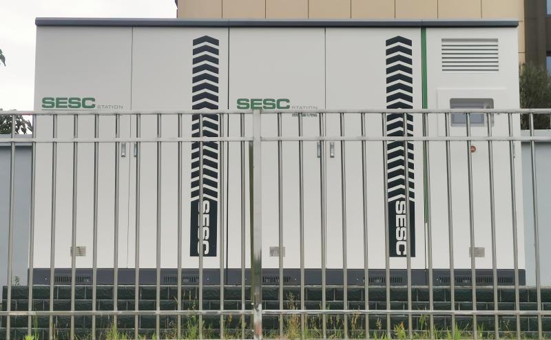 長沙礦冶院模塊化柜式智慧儲能充電站順利送電